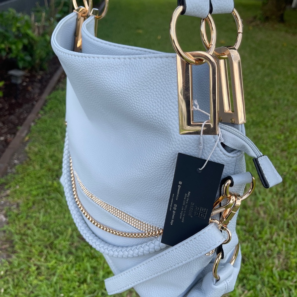 Stylish Light Blue Handbag with Gold Accents - Picture 4 of 15